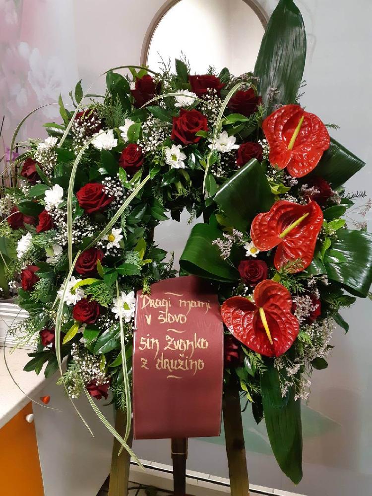 01727721915venec-bordo-rdeča-z-belo.jpeg-rosa-vita.si