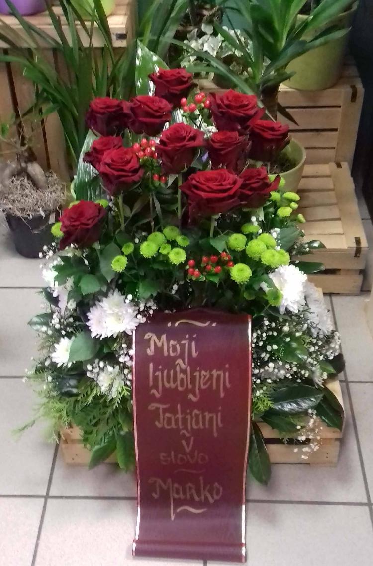 01727897073bordo-rdeč-aranžma.jpg-rosa-vita.si